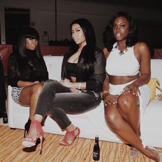 Nicki Minaj feet photo thumbnail