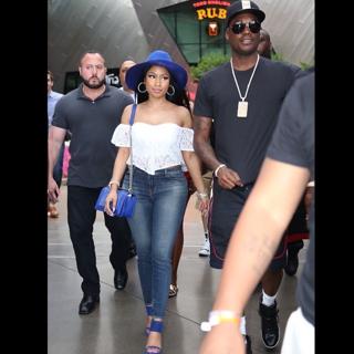 Nicki Minaj feet photo thumbnail