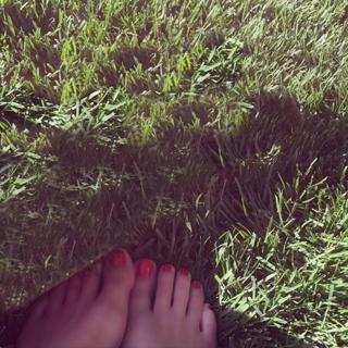Miranda Kerr feet photo thumbnail