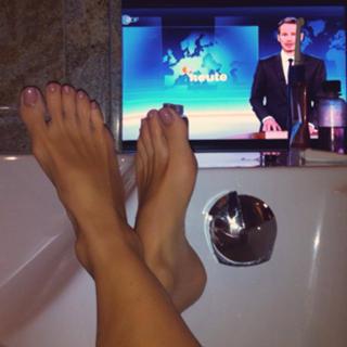 Sonya Kraus feet photo thumbnail