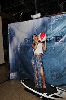 Victoria Justice feet photo thumbnail