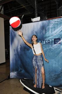 Victoria Justice feet photo thumbnail