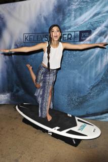 Victoria Justice feet photo thumbnail