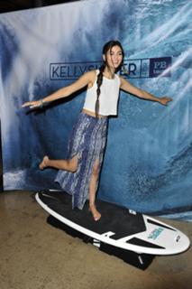 Victoria Justice feet photo thumbnail
