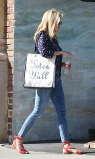 Reese Witherspoon feet photo thumbnail