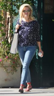 Reese Witherspoon feet photo thumbnail