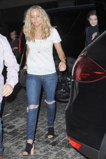 Jennifer Lawrence feet photo thumbnail