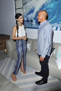 Victoria Justice feet photo thumbnail