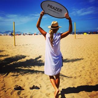 Adriane Galisteu feet photo thumbnail
