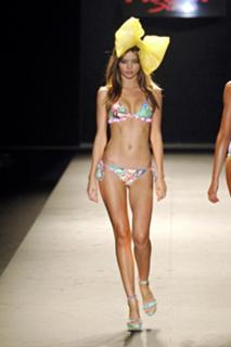 Miranda Kerr feet photo thumbnail