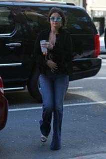Selena Gomez feet photo thumbnail