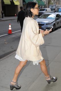 Vanessa Hudgens feet photo thumbnail