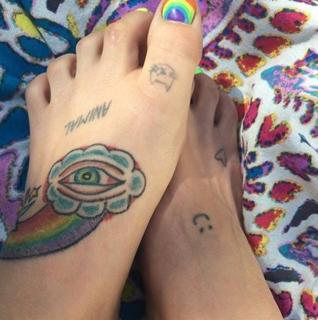 Kesha feet photo thumbnail