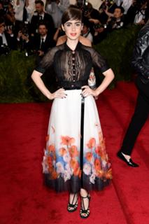 Lily Collins feet photo thumbnail