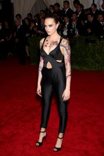 Cara Delevingne feet photo thumbnail
