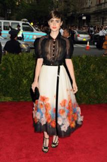 Lily Collins feet photo thumbnail