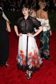 Lily Collins feet photo thumbnail