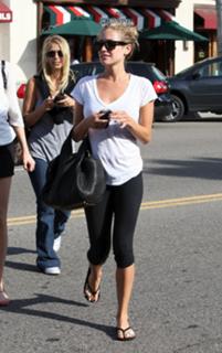 Kristin Cavallari feet photo thumbnail