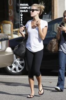 Kristin Cavallari feet photo thumbnail