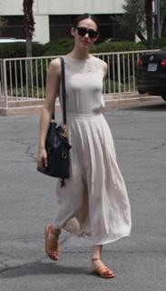 Emmy Rossum feet photo thumbnail