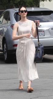 Emmy Rossum feet photo thumbnail