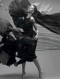 Gisele Bündchen feet photo thumbnail