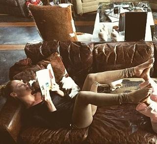 Katherine Heigl feet photo thumbnail