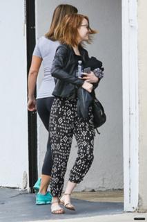 Emma Stone feet photo thumbnail