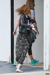 Emma Stone feet photo thumbnail