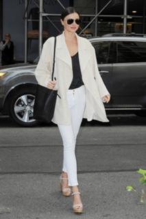 Miranda Kerr feet photo thumbnail