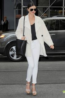 Miranda Kerr feet photo thumbnail