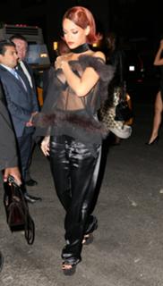 Rihanna feet photo thumbnail