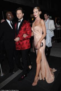 Rosie Huntington-Whiteley feet photo thumbnail