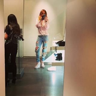 Lindsay Lohan feet photo thumbnail