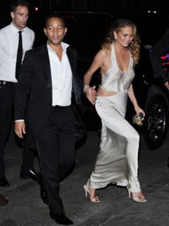 Chrissy Teigen feet photo thumbnail