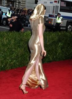 Anne Hathaway feet photo thumbnail