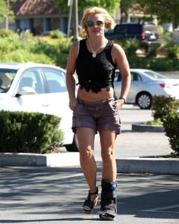 Britney Spears feet photo thumbnail