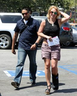 Britney Spears feet photo thumbnail
