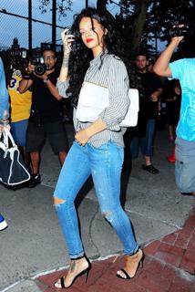 Rihanna feet photo thumbnail