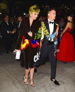 Katy Perry feet photo thumbnail