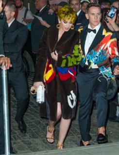 Katy Perry feet photo thumbnail