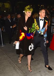 Katy Perry feet photo thumbnail