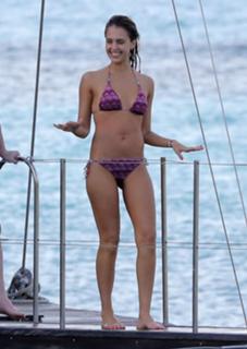 Jessica Alba feet photo thumbnail