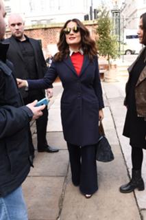 Salma Hayek feet photo thumbnail