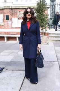 Salma Hayek feet photo thumbnail
