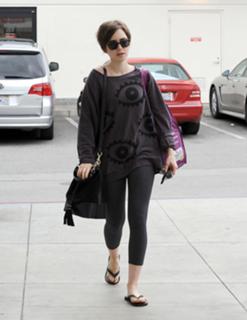 Lily Collins feet photo thumbnail