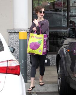 Lily Collins feet photo thumbnail