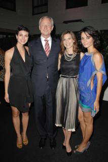 Morena Baccarin feet photo thumbnail