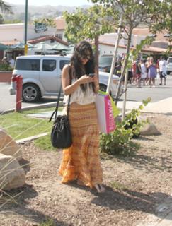 Vanessa Hudgens feet photo thumbnail