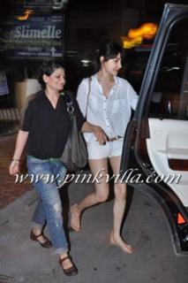 Anushka Sharma feet photo thumbnail